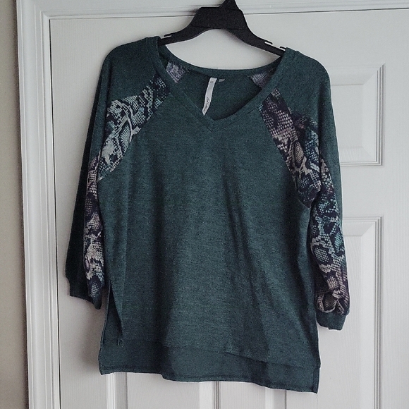 NY Collection Women's V Neck Top - Picture 1 of 12